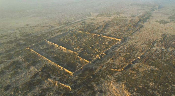 Cina: lo spettacolo delle rovine di Suoyang nel deserto dei Gobi (1)