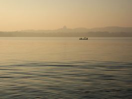 Cina: turisti ammirano i paesaggi invernali del Lago dell’Ovest a Hangzhou (2)