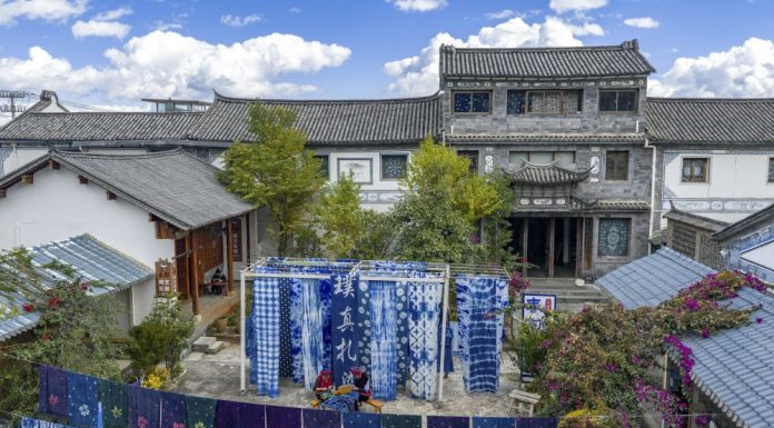 Cina: la tradizione del tie-dye Bai rivive nel villaggio di Zhoucheng (1)