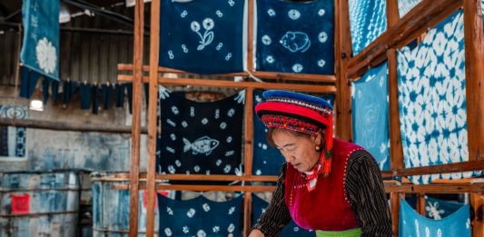 Cina: la tradizione del tie-dye Bai rivive nel villaggio di Zhoucheng (2)