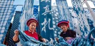 Cina: la tradizione del tie-dye Bai rivive nel villaggio di Zhoucheng (3)