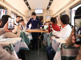 Cina: nell’Heilongjiang inaugurato treno turistico a tema ghiaccio e neve (2)