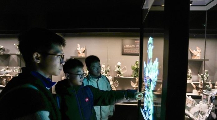 Cina: studenti scoprono storia e patrimonio Tombe Imperiali Xixia a Yinchuan (2)