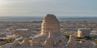 Cina: lo spettacolo delle rovine di Suoyang nel deserto dei Gobi (2)