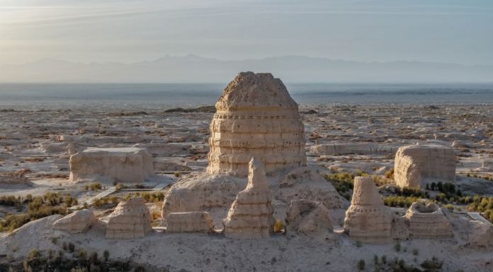Cina: lo spettacolo delle rovine di Suoyang nel deserto dei Gobi (2)