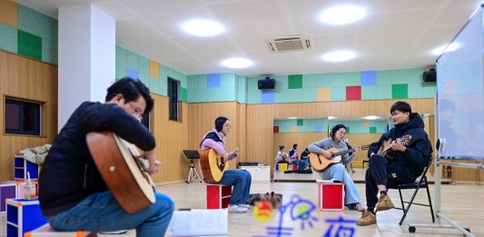 Cina: a Ningbo risorse utilizzate per un progetto di lezioni di scuola serale (2)