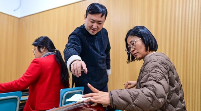 Cina: a Ningbo risorse utilizzate per un progetto di lezioni di scuola serale (3)