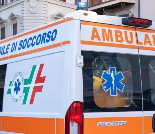 Dodicenne travolto da un furgone a Milano, è grave