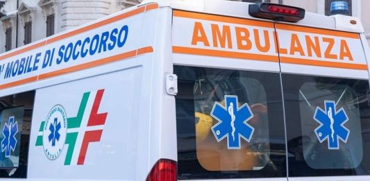 Napoli, una ragazza di 22 anni uccisa con una coltellata alla schiena