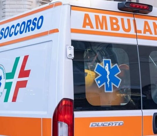 Napoli, una ragazza di 22 anni uccisa con una coltellata alla schiena