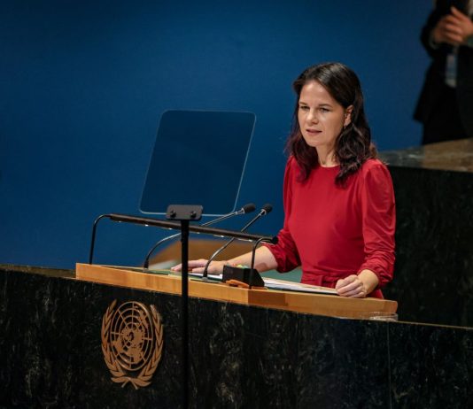 Giornata ONU contro la violenza sulle donne, Baerbock denuncia l’“epidemia” della violenza digitale e dei deepfake sessuali