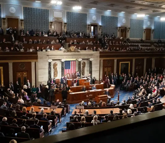 La Camera Usa approva la legge per divulgare i file Epstein, sconfitta per Trump