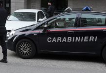 Imprenditore ucciso a coltellate nel Torinese, fermato un uomo legato all’ex della vittima. Ha confessato l’omicidio