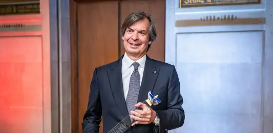 Intesa Sanpaolo, il CEO Carlo Messina premiato come “European Banker of the Year 2024”