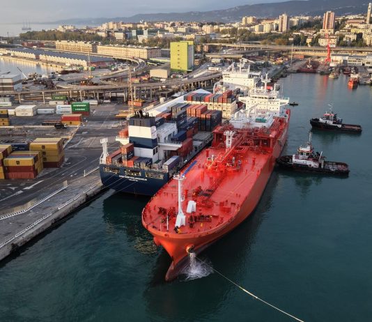 Edison e CMA CGM, primo rifornimento di GNL per una nave portacontainer in Italia