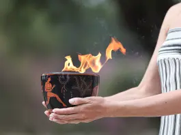 Milano-Cortina 2026, Stefania Belmondo e Armin Zoeggeler all’accensione della fiamma a Olimpia