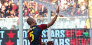 Gol, errori e ribaltoni: tra Cagliari e Genoa succede di tutto, è 3-3