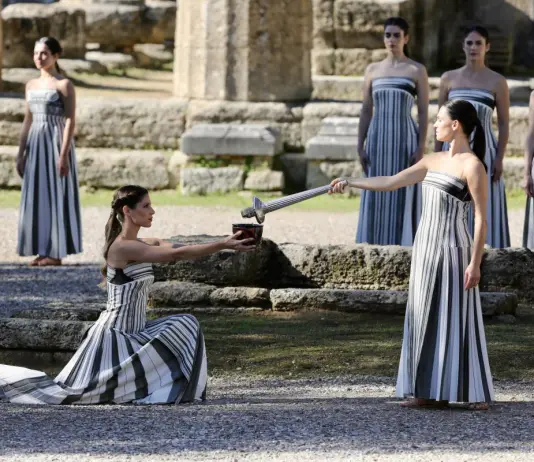 Accesa a Olimpia la fiamma olimpica di Milano-Cortina 2026