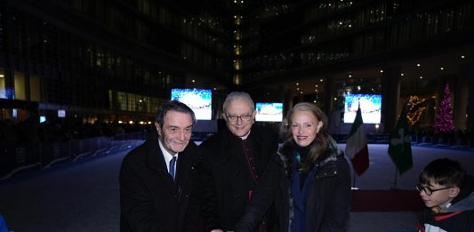 Fontana inaugura “Natale a Palazzo Lombardia”, ricco il programma delle iniziative