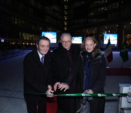 Fontana inaugura “Natale a Palazzo Lombardia”, ricco il programma delle iniziative