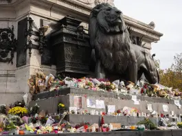 La Francia ricorda le sue vittime degli attentati dell’Isis del 2015