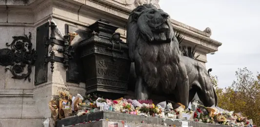 La Francia ricorda le sue vittime degli attentati dell’Isis del 2015