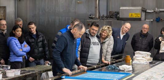 In migliaia alla scoperta della manifattura, cala il sipario su Open Factory 2025