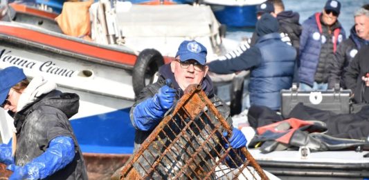 Nuova immersione per i gondolieri sub, raccolti 10 quintali di rifiuti