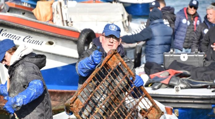Nuova immersione per i gondolieri sub, raccolti 10 quintali di rifiuti
