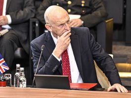 Nave russa Yantar al largo delle acque della Scozia, il ministro della Difesa britannico lancia l’allarme