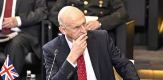 Nave russa Yantar al largo delle acque della Scozia, il ministro della Difesa britannico lancia l’allarme