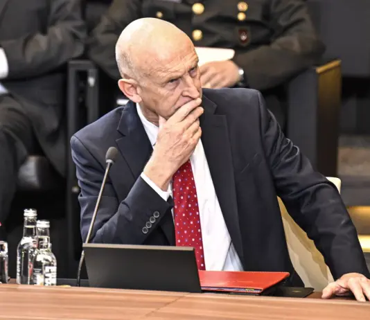 Nave russa Yantar al largo delle acque della Scozia, il ministro della Difesa britannico lancia l’allarme