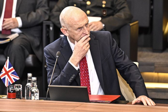 Bruxelles, il Segretario alla Guerra degli Stati Uniti, Pete Hegseth, e il Segretario Generale della NATO, Mark Rutte, incontrano la stampa, prima della riunione dei Ministri della Difesa presso la sede della NATO