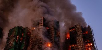 Incendi nei grattacieli di Hong Kong, al momento non risultano italiani tra le vittime e i feriti