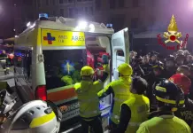 Roma, crolla una parte della Torre dei Conti: morto operaio estratto dalle macerie / Video