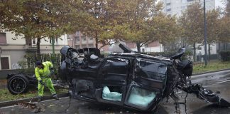 Schianto tra due auto a Milano, morto un passeggero. Un guidatore positivo al test antidroga, l’altro non aveva la patente