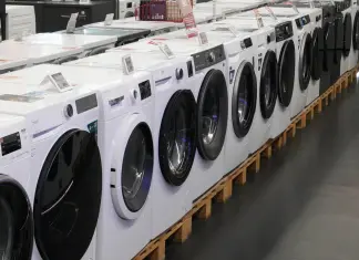 A luglio le vendite al dettaglio risultano in calo dello 0,4%, +0,8% su base annua