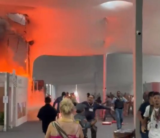 Incendio alla Cop30 a Belem vicino al Padiglione Italia, conferenza Onu evacuata / Video