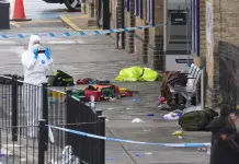 Accoltellamento sul treno in Inghilterra, dimessi quattro feriti. Altri due restano gravi. Meloni “Sconcerto per quanto accaduto”