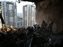 Massiccio attacco russo su Kiev e altre regioni dell’Ucraina, vittime e decine di feriti