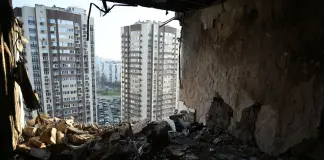 Massiccio attacco russo su Kiev e altre regioni dell’Ucraina, vittime e decine di feriti