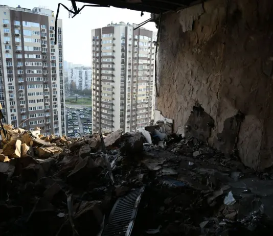 Massiccio attacco russo su Kiev e altre regioni dell’Ucraina, vittime e decine di feriti