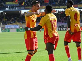 Coulibaly-Banda gol, Falcone para un rigore al 90′: il Lecce sorprende 2-1 il Torino