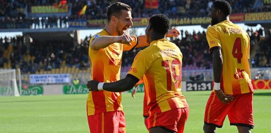 Coulibaly-Banda gol, Falcone para un rigore al 90′: il Lecce sorprende 2-1 il Torino
