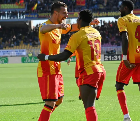 Coulibaly-Banda gol, Falcone para un rigore al 90′: il Lecce sorprende 2-1 il Torino