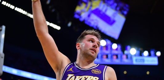 Nuggets e Knicks vincono ancora, Doncic trascina i Lakers: il resoconto della notte Nba