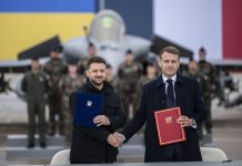 Zelensky e Macron firmano l’intesa per fornire a Kiev fino a 100 caccia