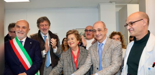 Abruzzo, Marsilio e Verì inaugurano la nuova risonanza magnetica dell’Ospedale di Pescara