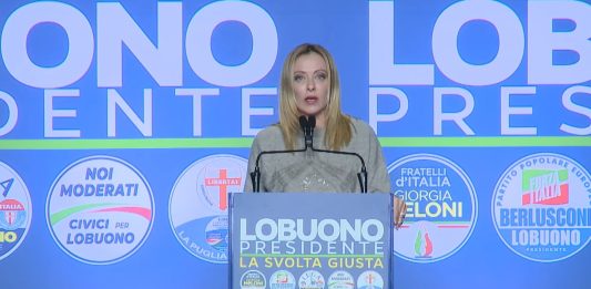 Meloni a Bari “Ci vuole coraggio a dire che la manovra favorisce i ricchi”