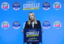 Meloni a Napoli “Il Sud non è un problema da risolvere, ma un patrimonio da difendere”
